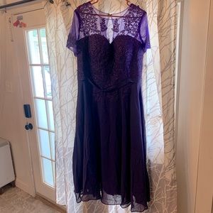 Mother of the Bride dress with lace appliqué